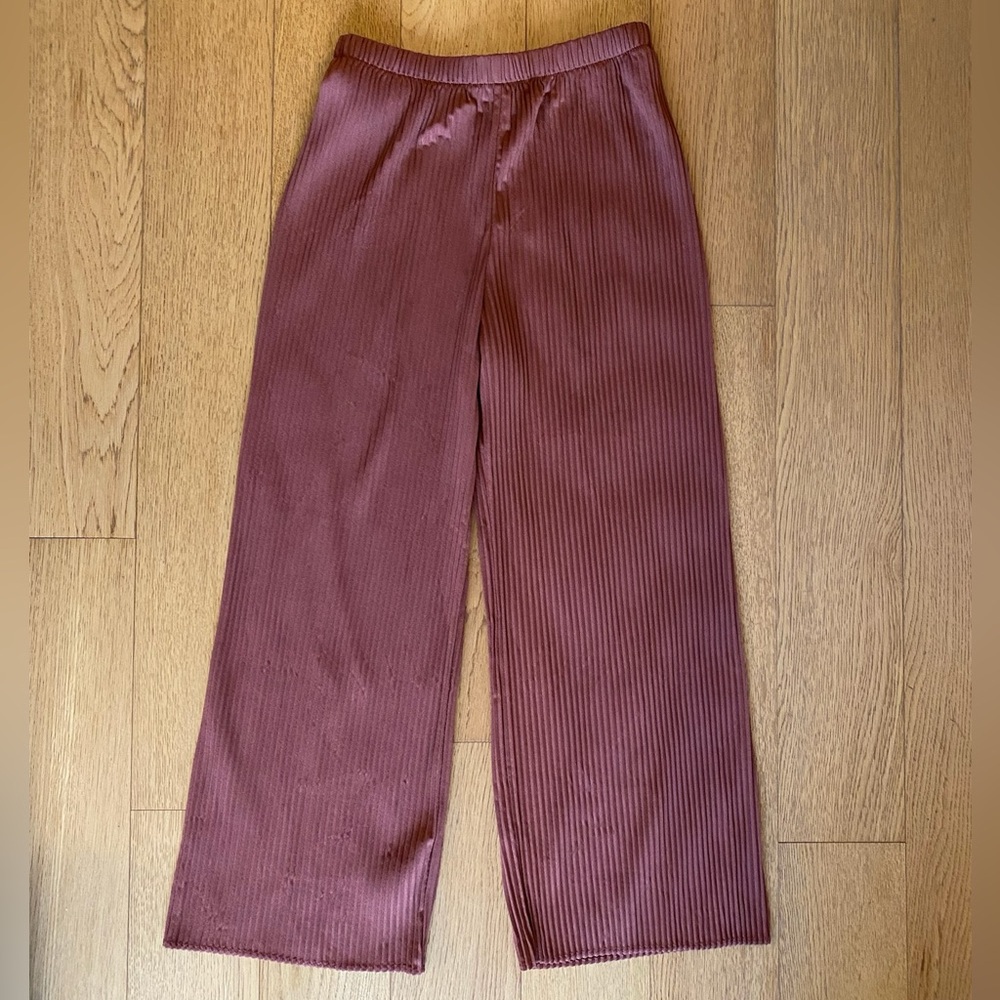 Uniqlo Ankle Length Pleated Satin Pants in Burnt Orange Size S